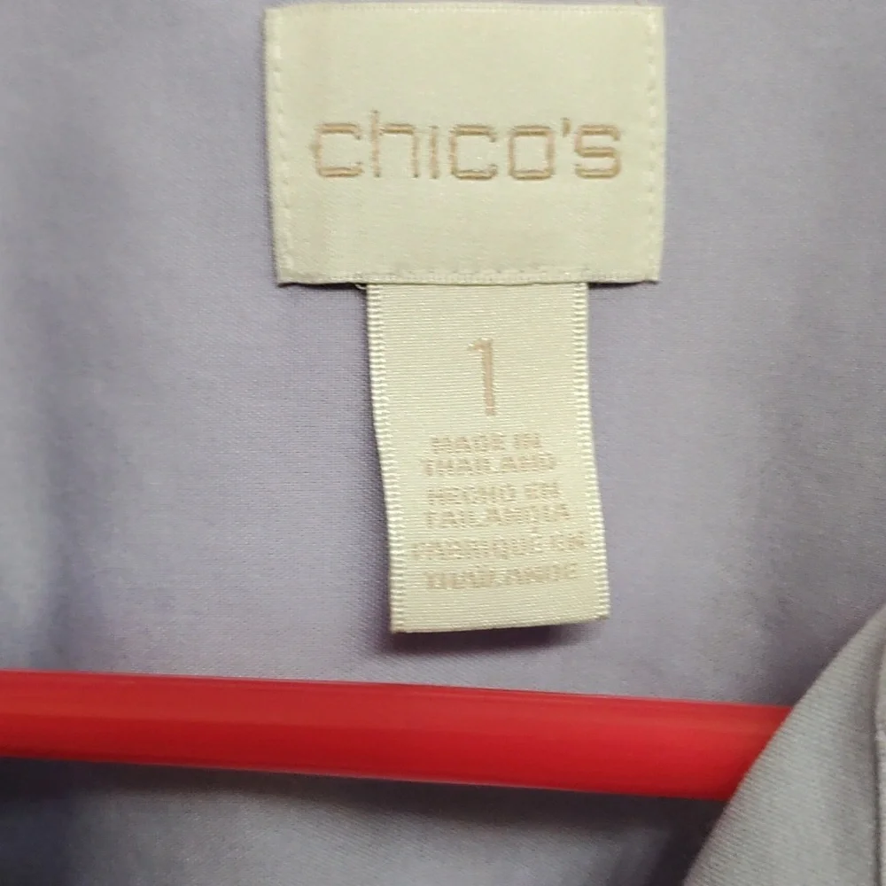 💥 5/$10💥 🪻CHICO'S Button Down Blouse - Picture 5 of 7